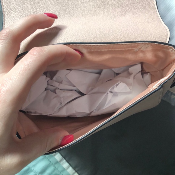 BrAND NEW BLUSH PINK VS CROSSBODY - Picture 5 of 7